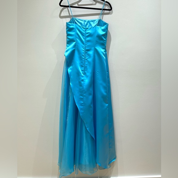 Vintage 90s Prom Dress with spaghetti straps, square neck, beading and tulle - Picture 2 of 3